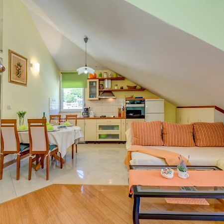 Natali Apartment Omis Bagian luar foto