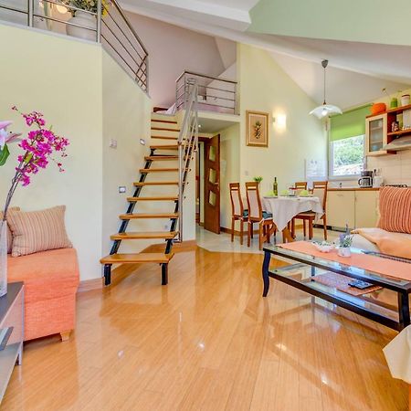 Natali Apartment Omis Bagian luar foto