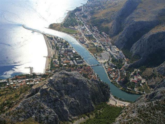 Natali Apartment Omis Bagian luar foto