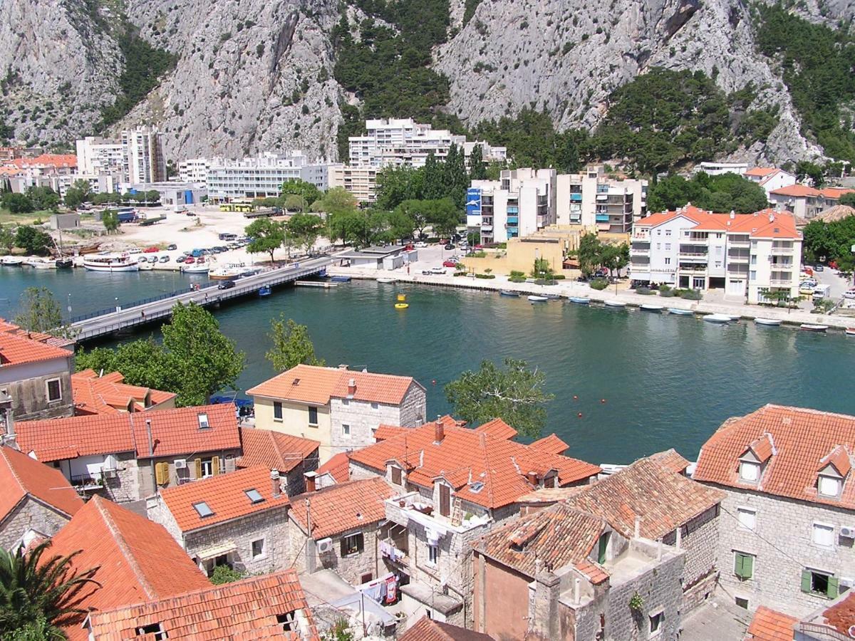 Natali Apartment Omis Bagian luar foto