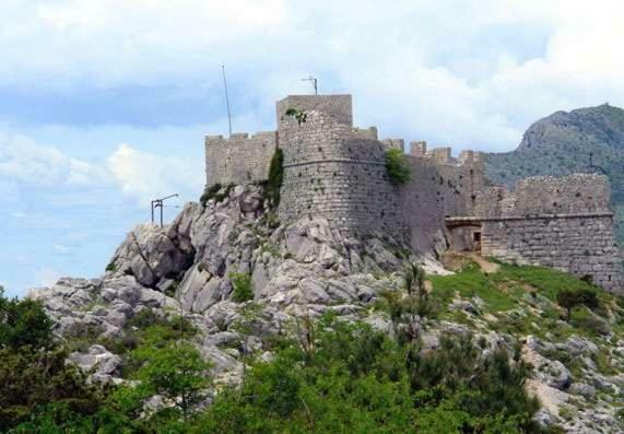 Natali Apartment Omis Bagian luar foto