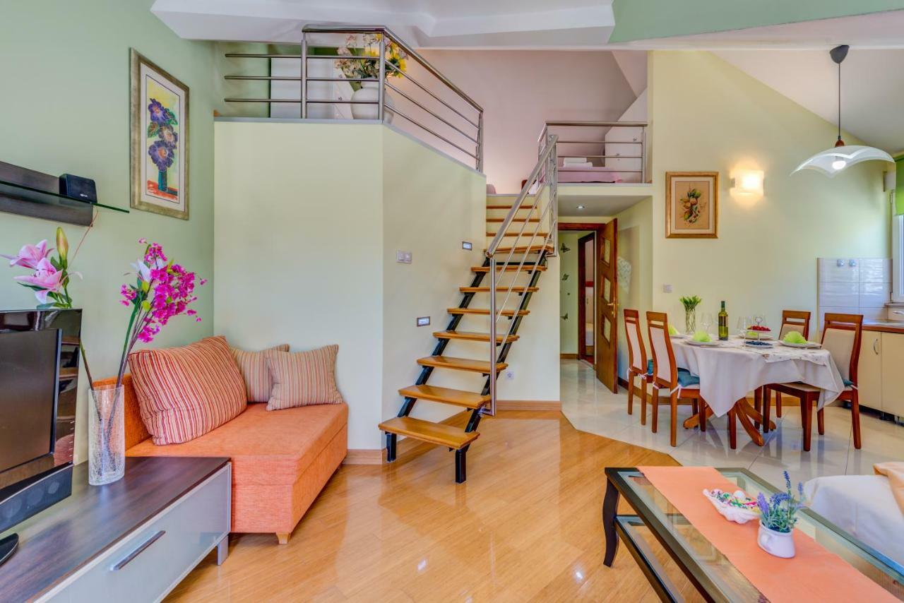 Natali Apartment Omis Bagian luar foto
