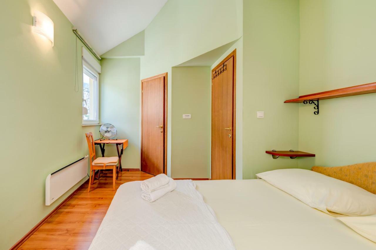 Natali Apartment Omis Bagian luar foto