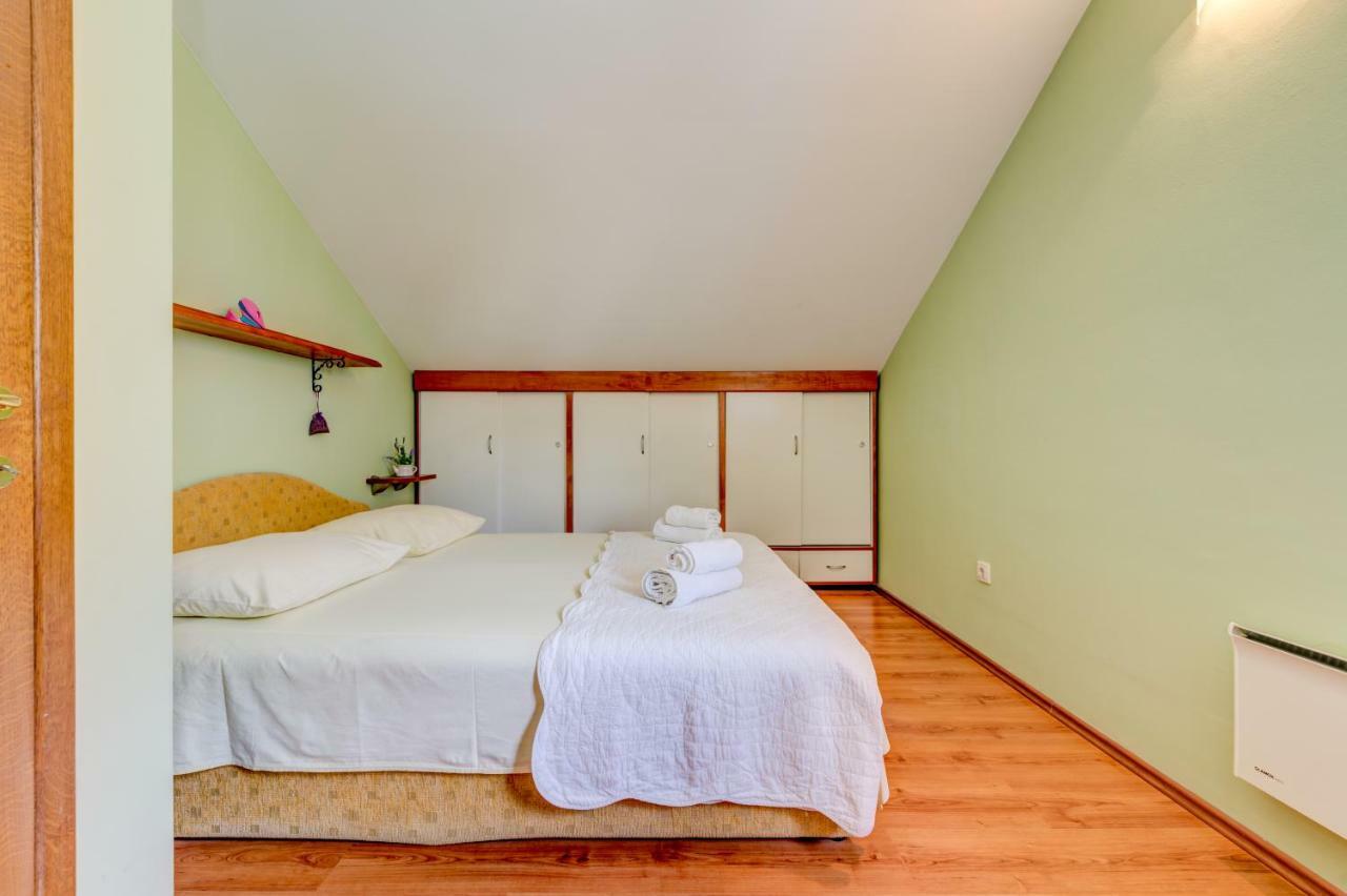 Natali Apartment Omis Bagian luar foto