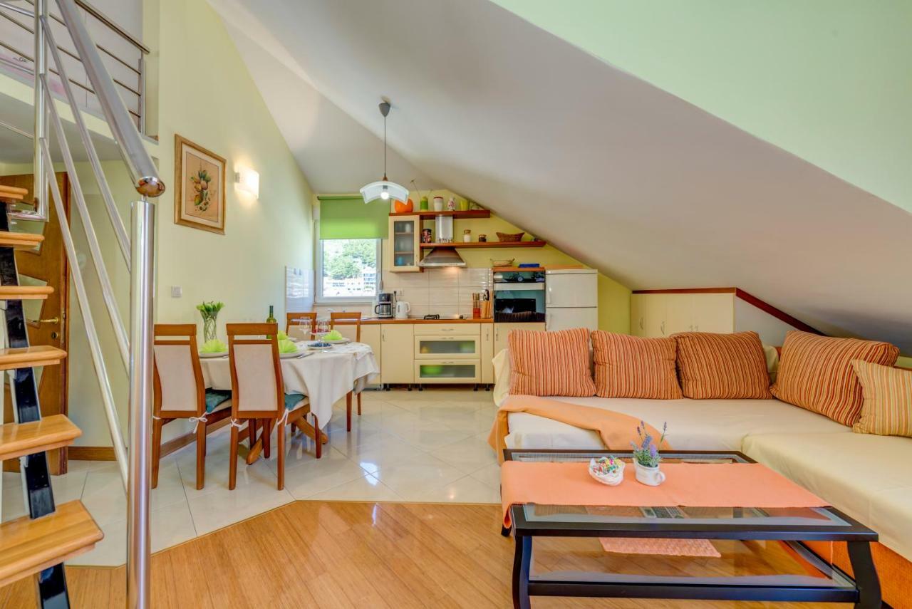 Natali Apartment Omis Bagian luar foto