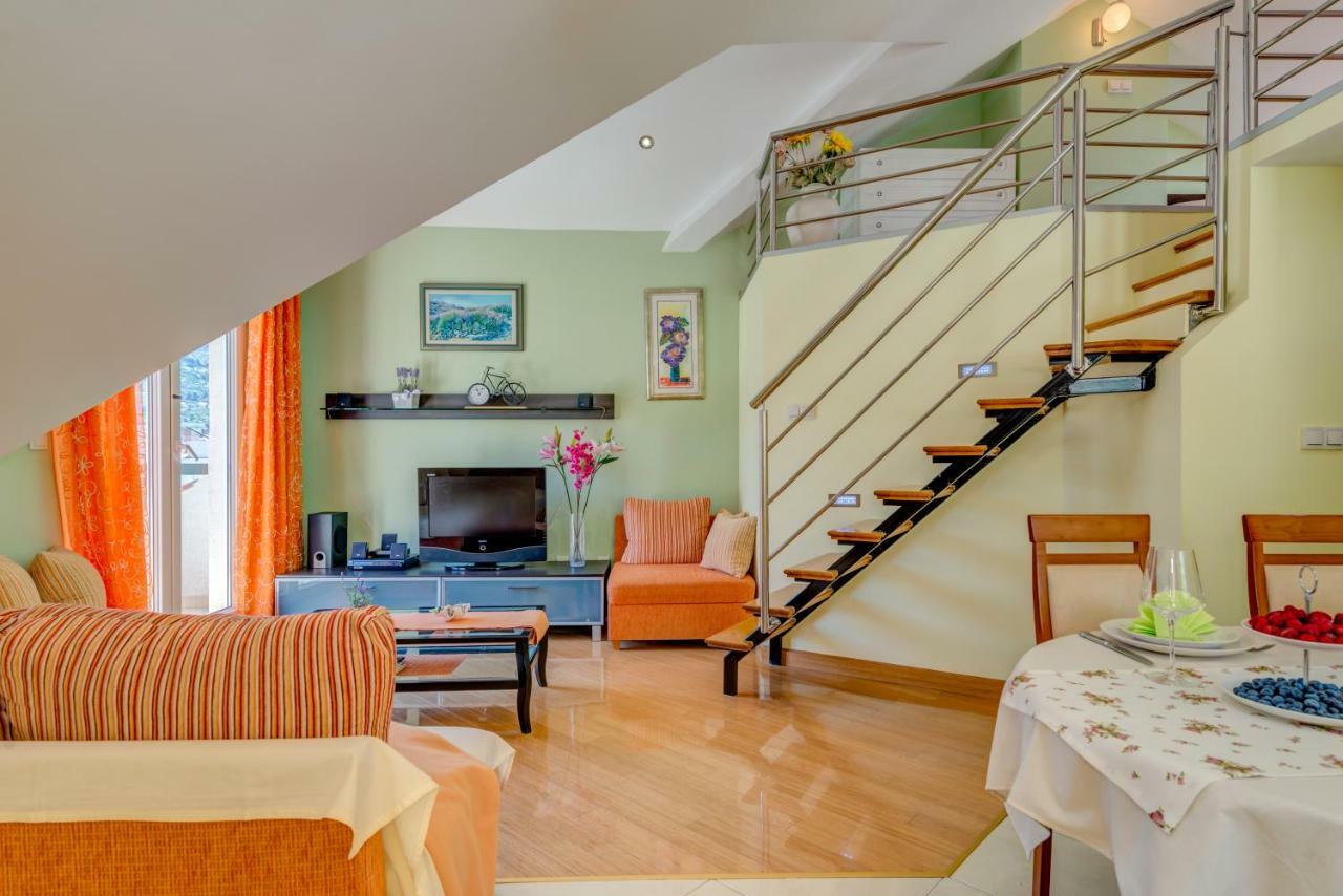 Natali Apartment Omis Bagian luar foto