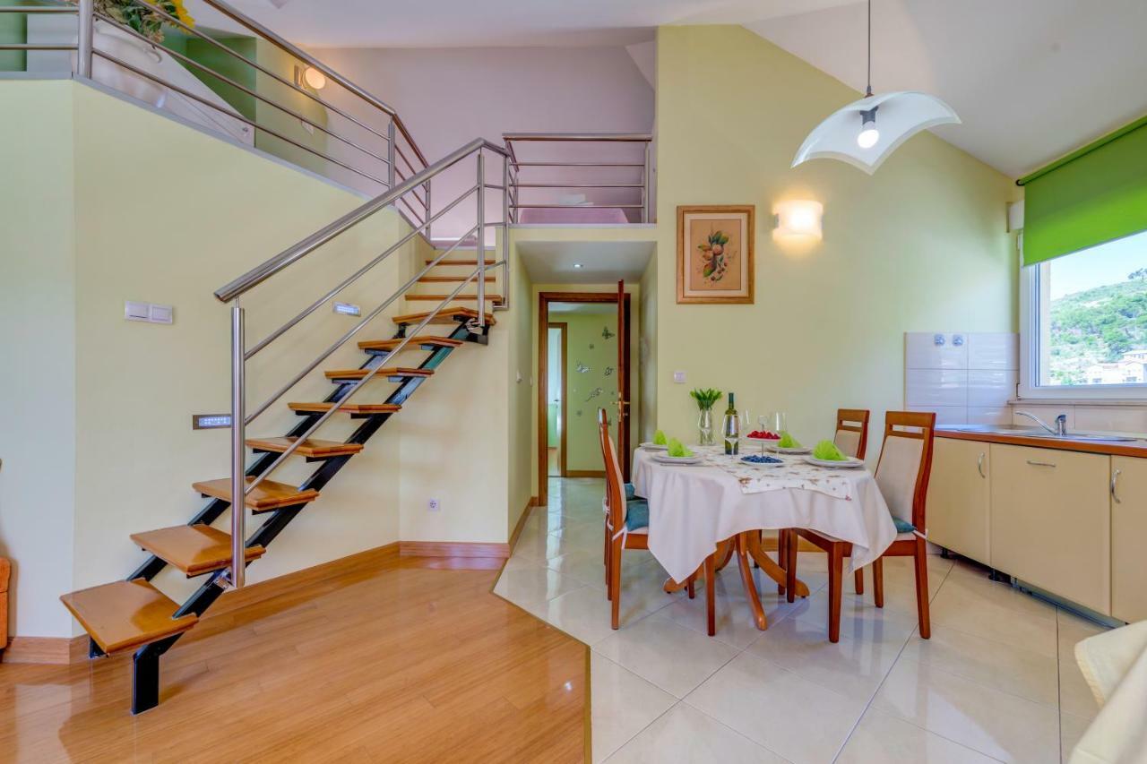 Natali Apartment Omis Bagian luar foto