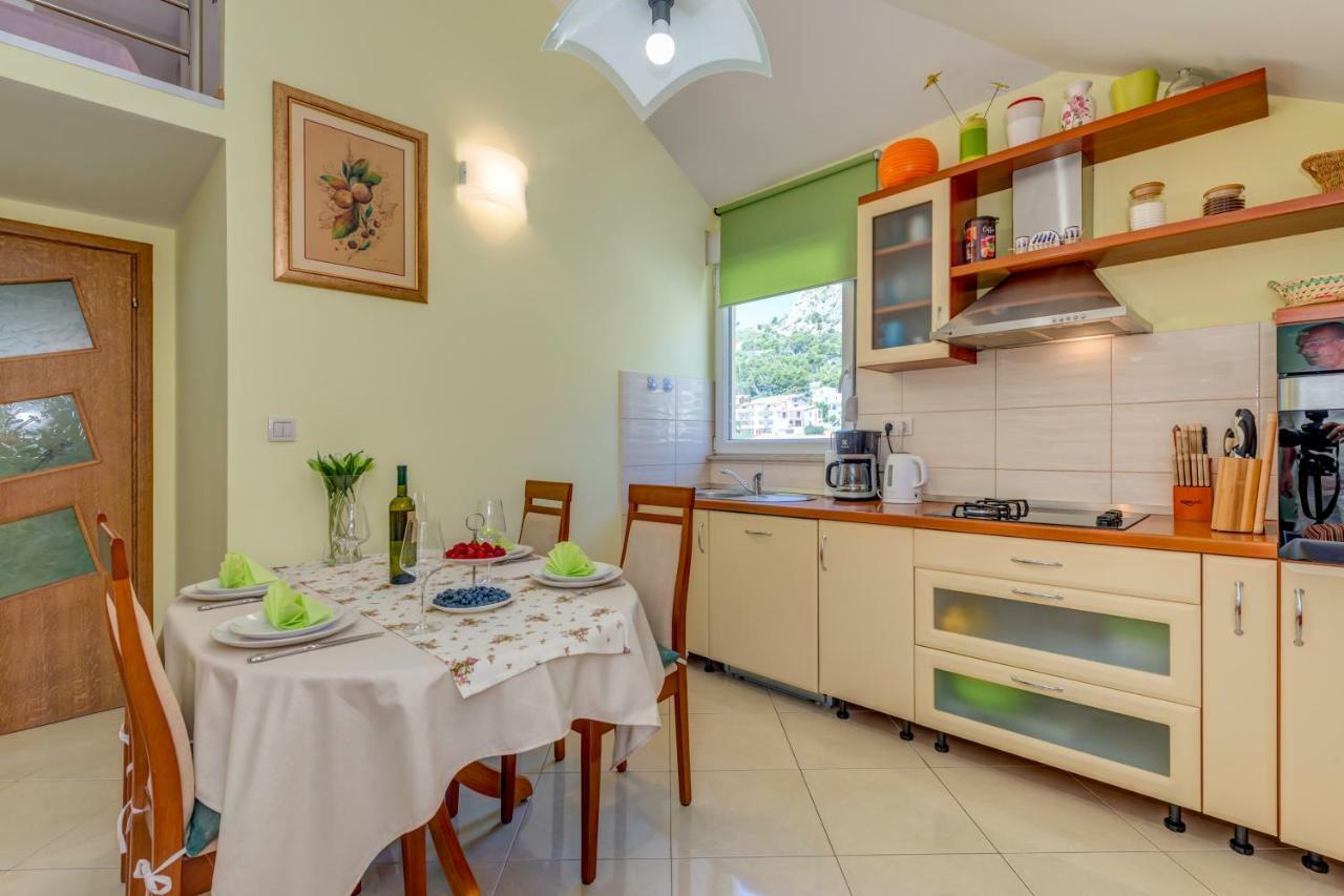 Natali Apartment Omis Bagian luar foto
