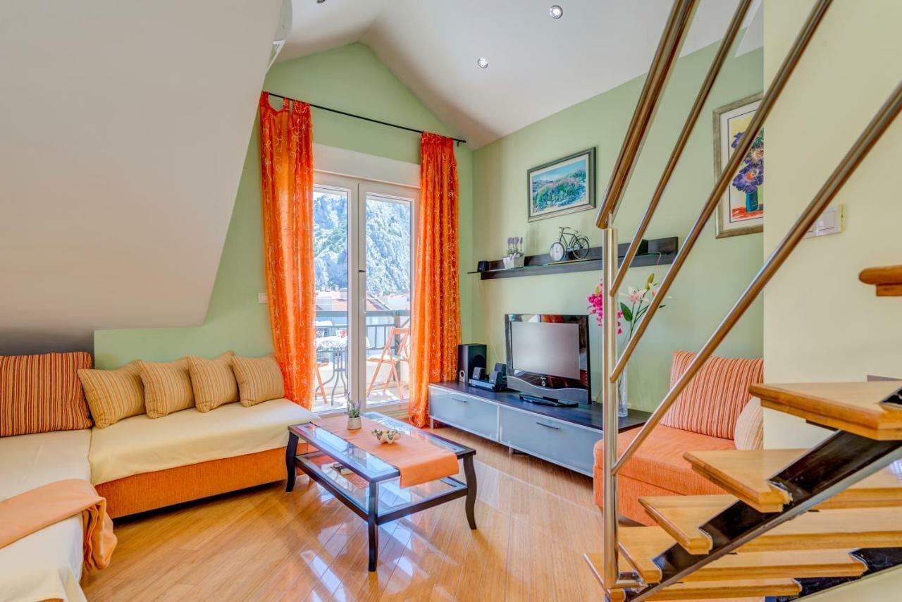Natali Apartment Omis Bagian luar foto
